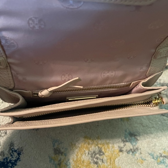 Light Pink Tory Burch Crossbody💗🤍💞 - Picture 7 of 9